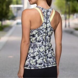 Lululemon Inspiration Tank II in Crosscourt Petal Black Clarity Yellow Sz 6